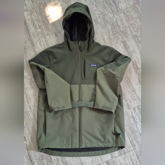 Patagonia Men's Green Hooded Rain Jacket - Picture 1 of 11